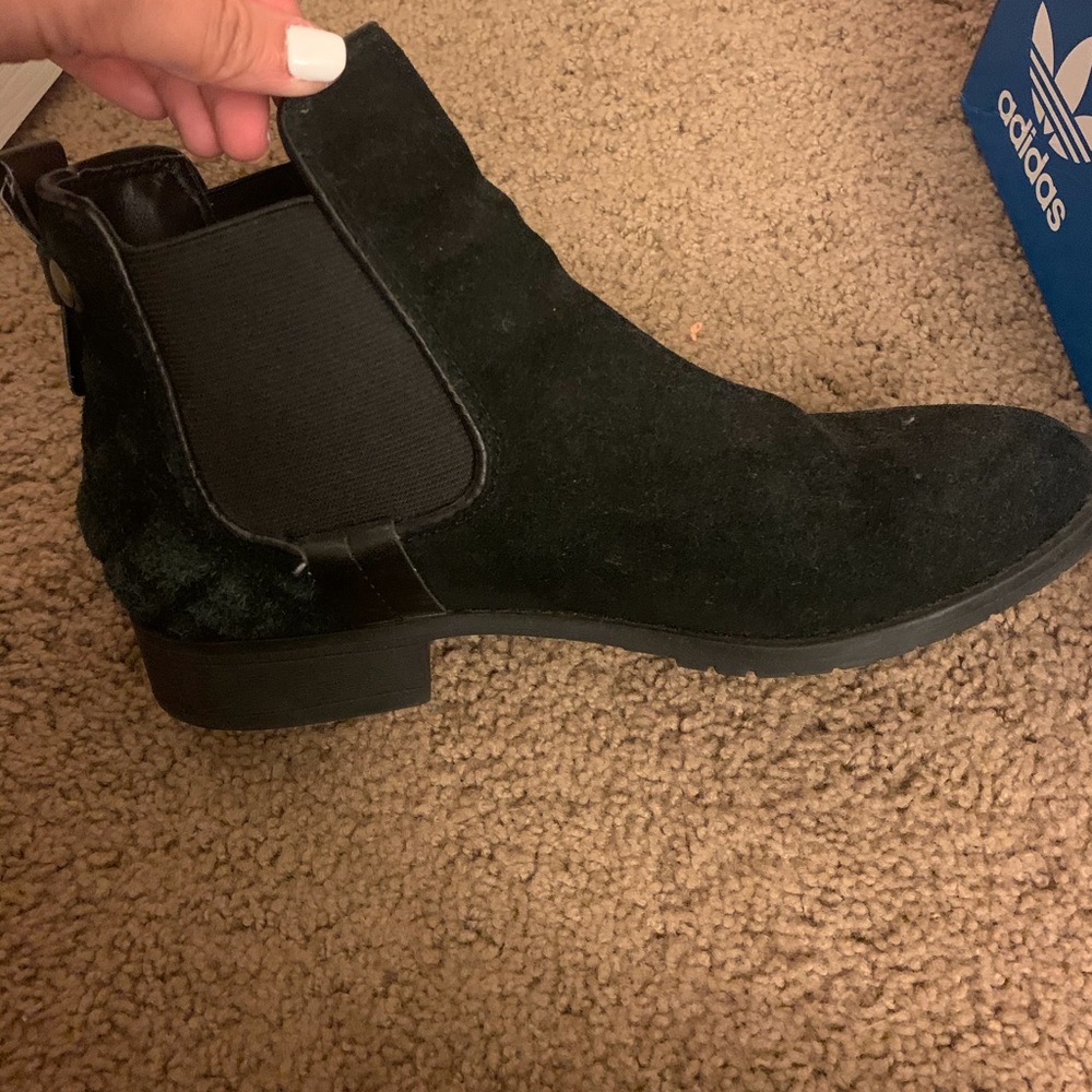 STEVE MADDEN BLACK BOOTIES